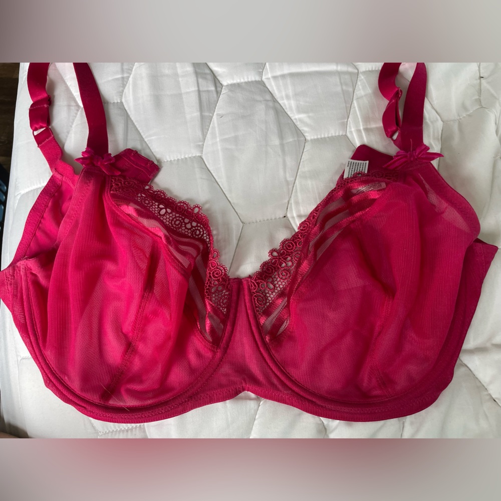 Very nice Wacoal lacy bra  40DD